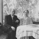 Hannes ja Auli rakkaan kesäkoti Kiehelän kuistilla