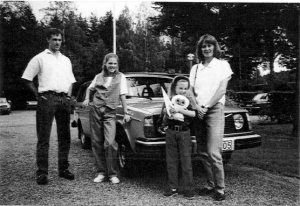  Koko perhe vuotuisella kesämatkalla Kangasalla.