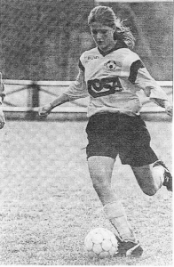 Isän harrastus tarttunut tyttöihin-kuvassa Soti vauhdissa