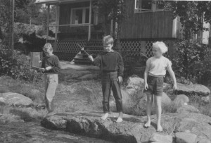 Kikka, Erkki ja Jaakko Kustavissa 1960