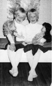 Serkukset Satu ja Helena Joutsiniemi. Satu kuvassa oikealla.