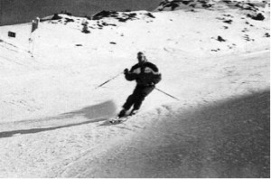 Rantalan Elina laskettelemassa